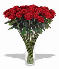 Букет из 25 красных роз в вазе